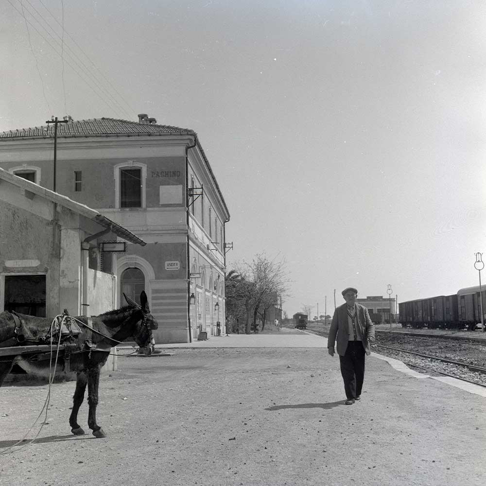 Foto d'epoca della stazione di Pachino, in Sicilia ©Archivio Fondazione FS Italiane