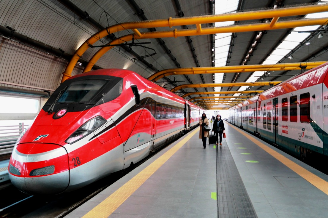 Treni Frecciarossa e Regionale stazione Fiumicino Aeroporto