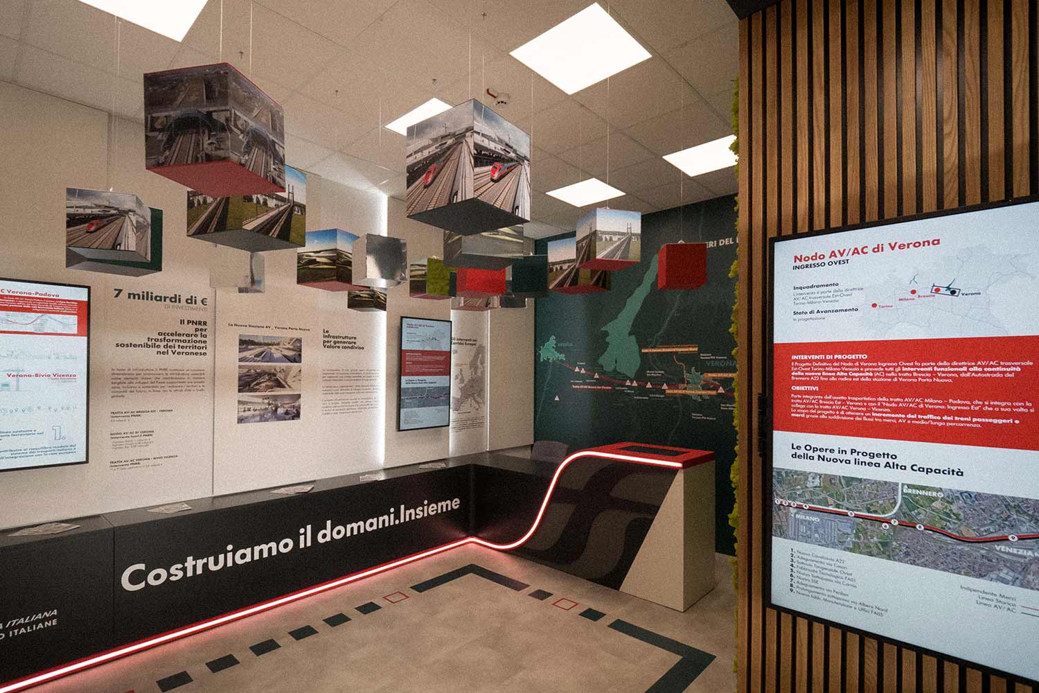 Infopoint di RFI alla stazione di Verona Porta Nuova
