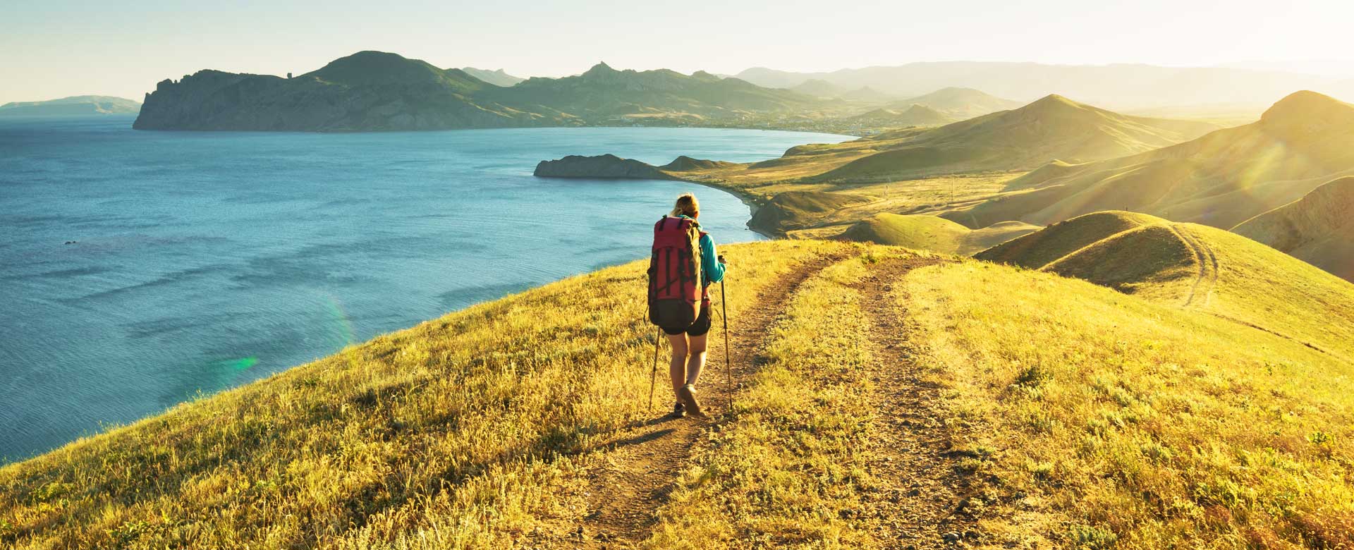 Ragazza che fa trekking