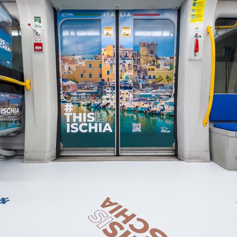 interno treno metro 5 milano