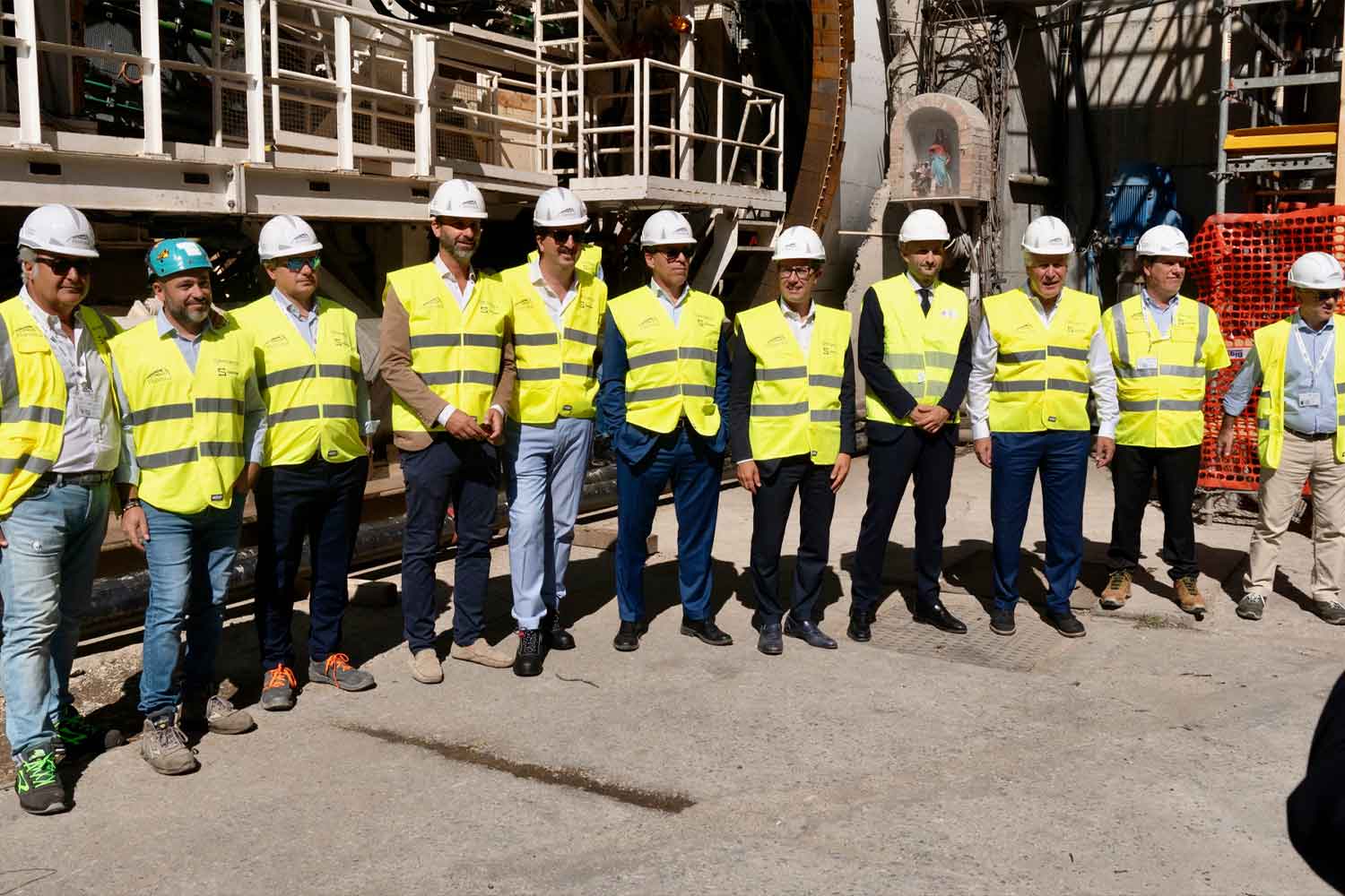 La delegazione in visita alla Fresa iris