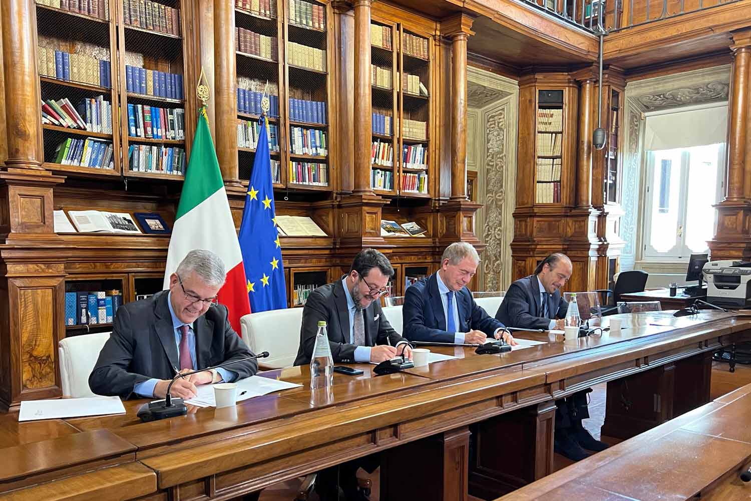 Il momento della firma