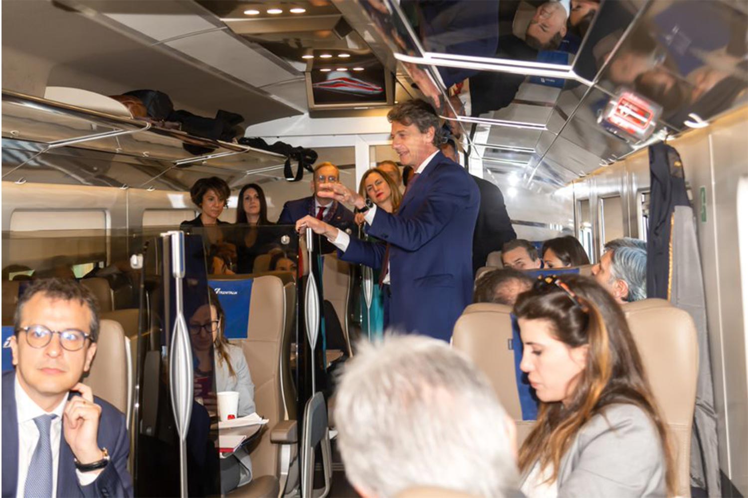 Foto Parlamentari in treno