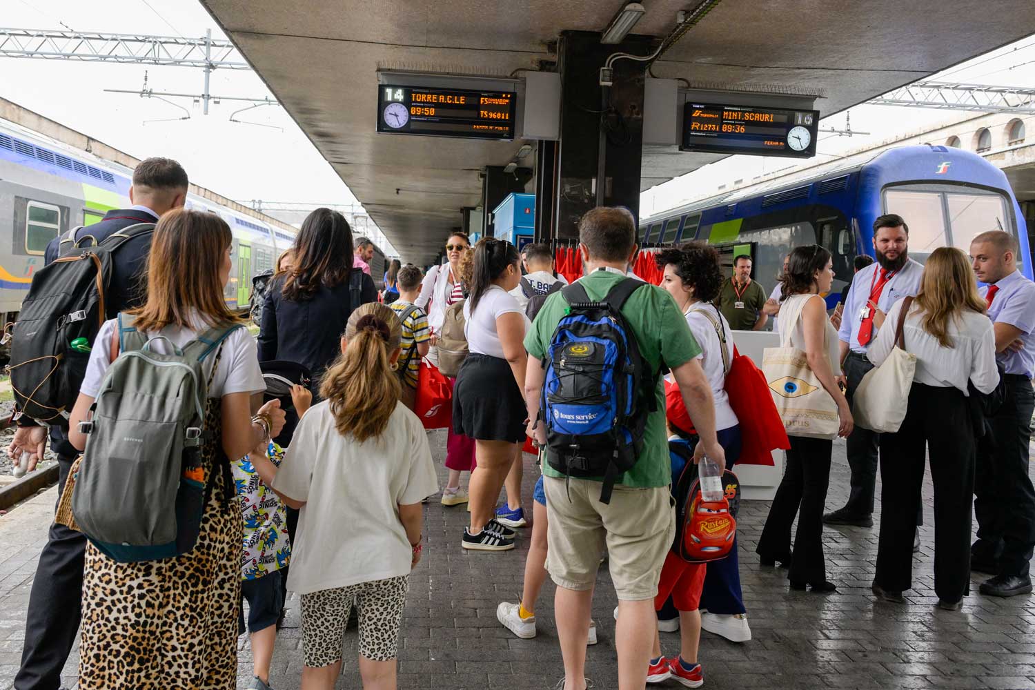 persone, stazione