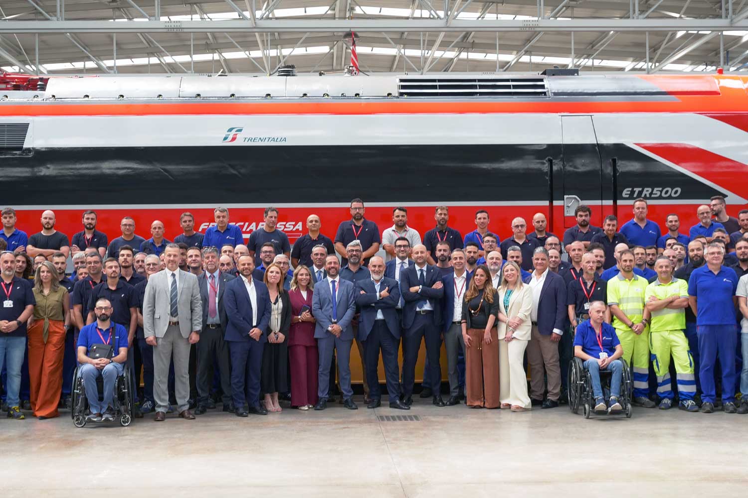 L'AD del Gruppo FS Stefano Antonio Donnarumma nell'Officina Manutenzioni Cicliche (OMC) ETR di Vicenza 