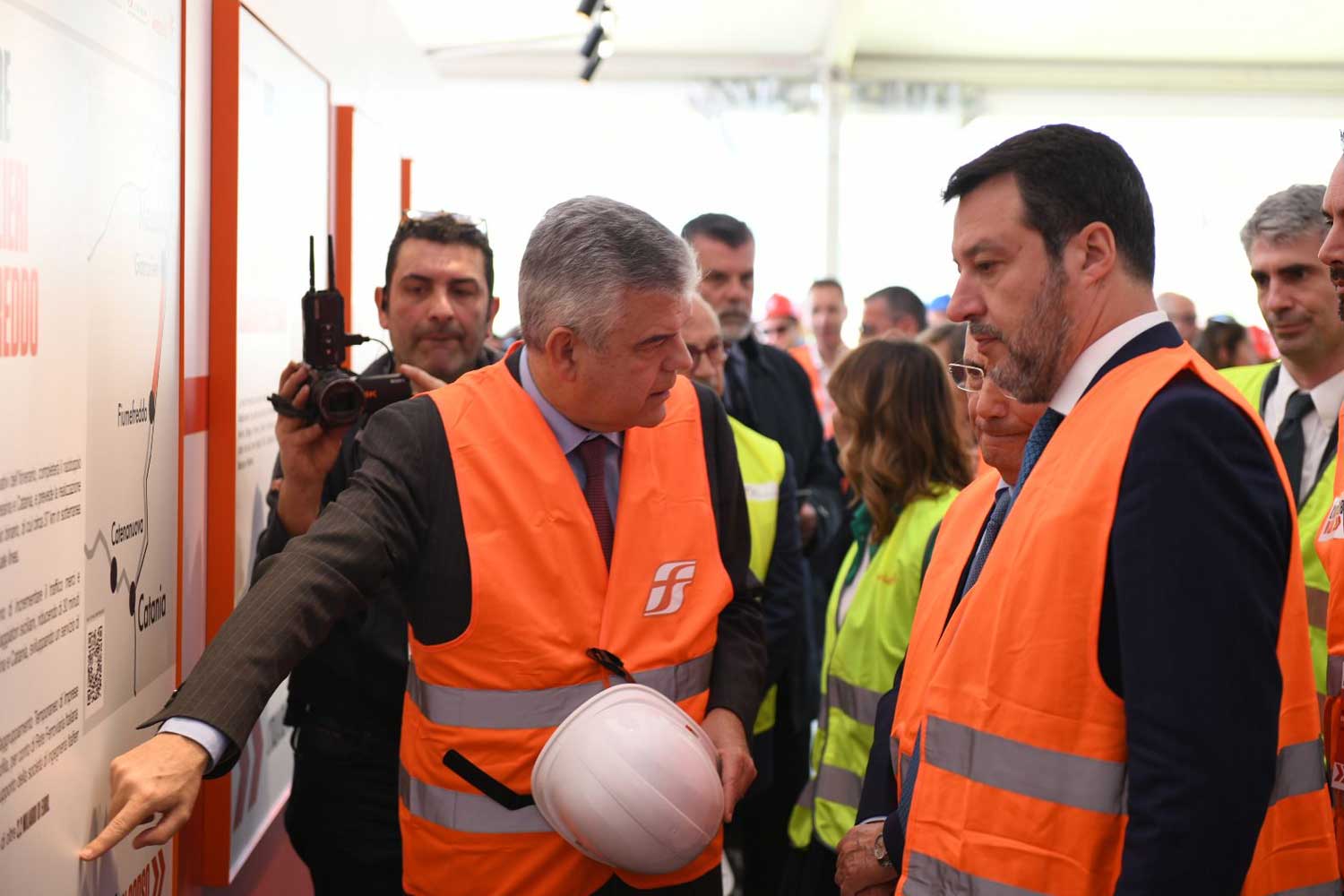 Luigi Ferraris, AD del Gruppo FS, insieme al ministro Salvini nel cantiere Taormina-Fiumefreddo