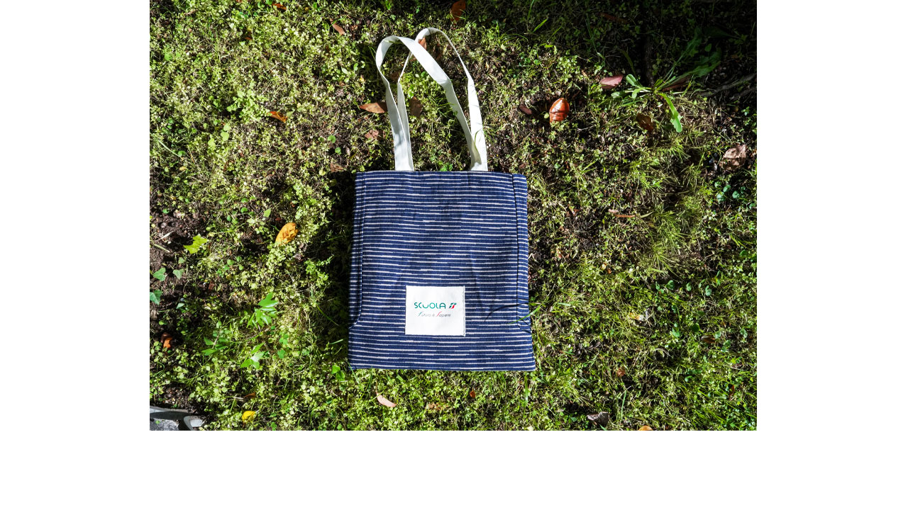 La tote bag realizzata con i materiali dei sedili dismessi