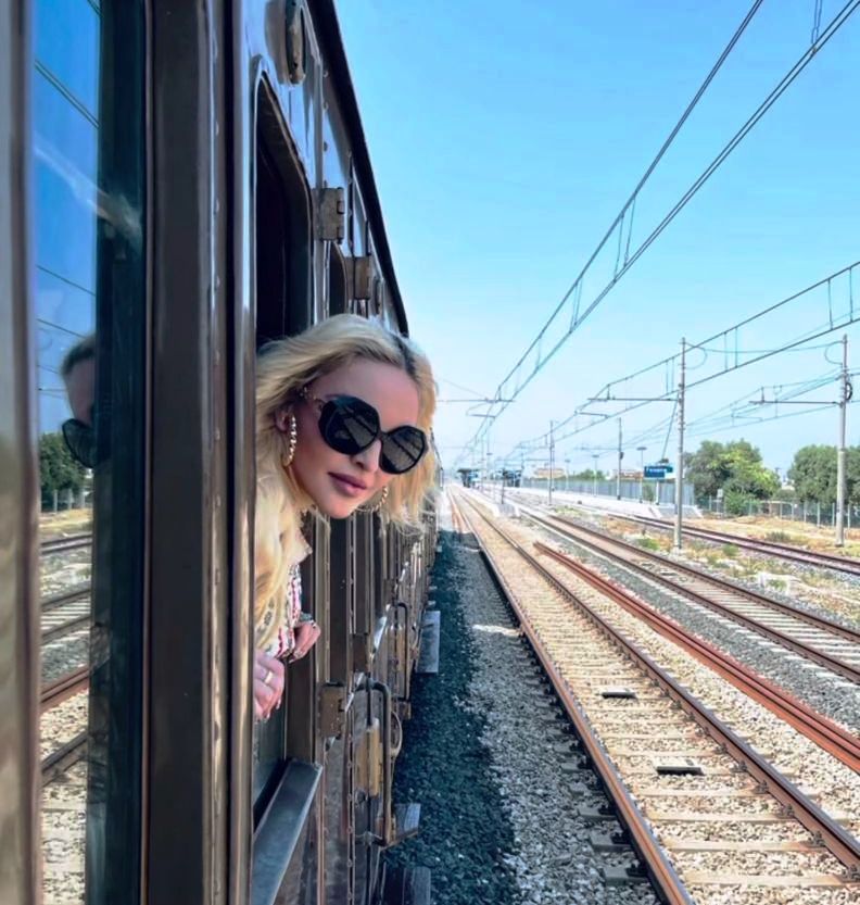 Madonna in viaggio sul treno storico della Fondazione FS