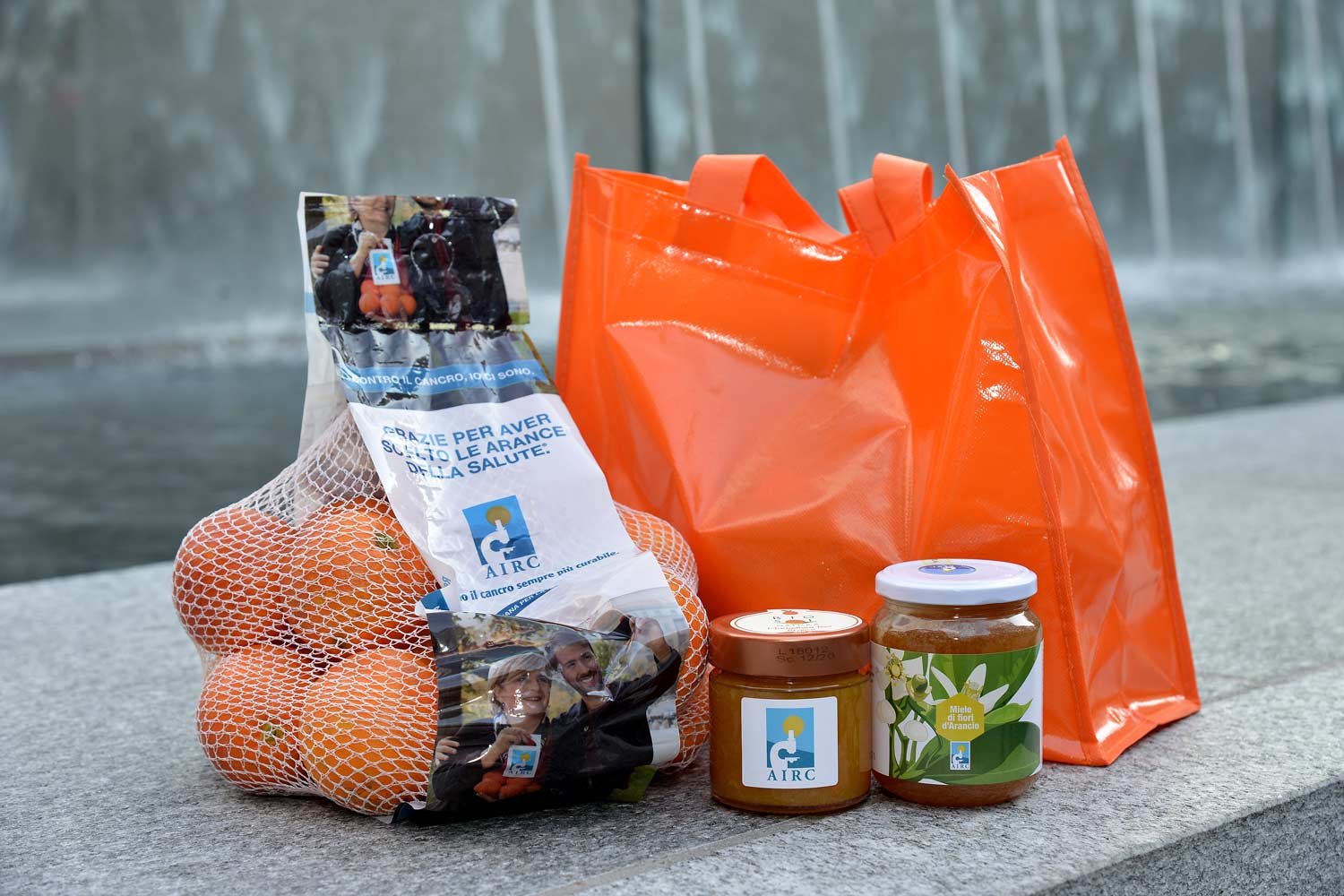 Arance della Salute e vasetti di marmellata d’arancia e miele di fiori d’arancio da acquistare per sostenere la Fondazione AIRC nella lotta al cancro ©Simone Comi