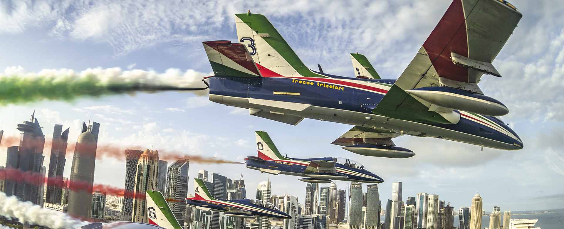 Immagine di un volo acrobatico delle Frecce Tricolori