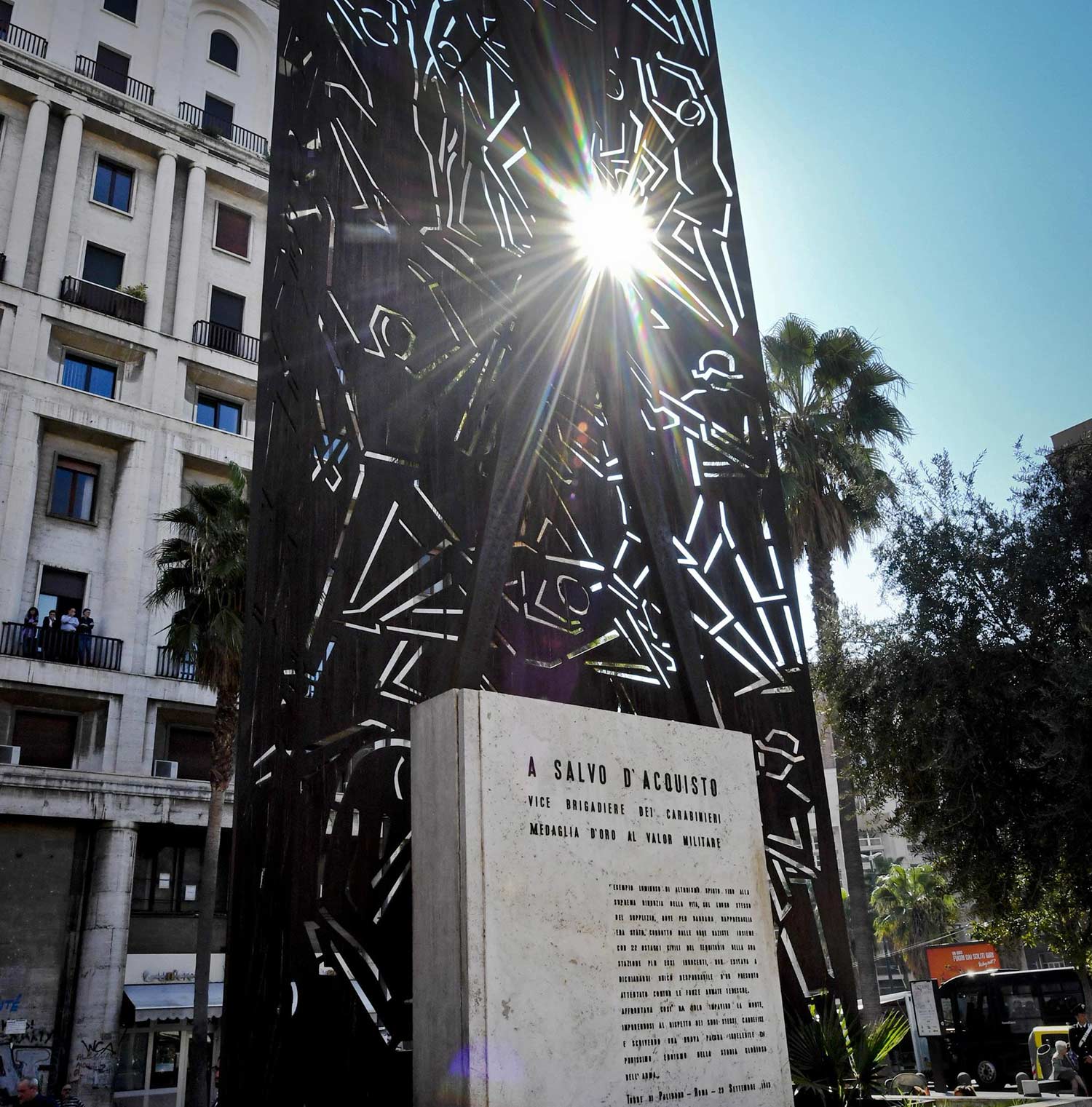 La stele commemorativa dedicata a D’Acquisto inaugurata nel 1960 a Palidoro (Roma) © Ansa/Ciro Fusco