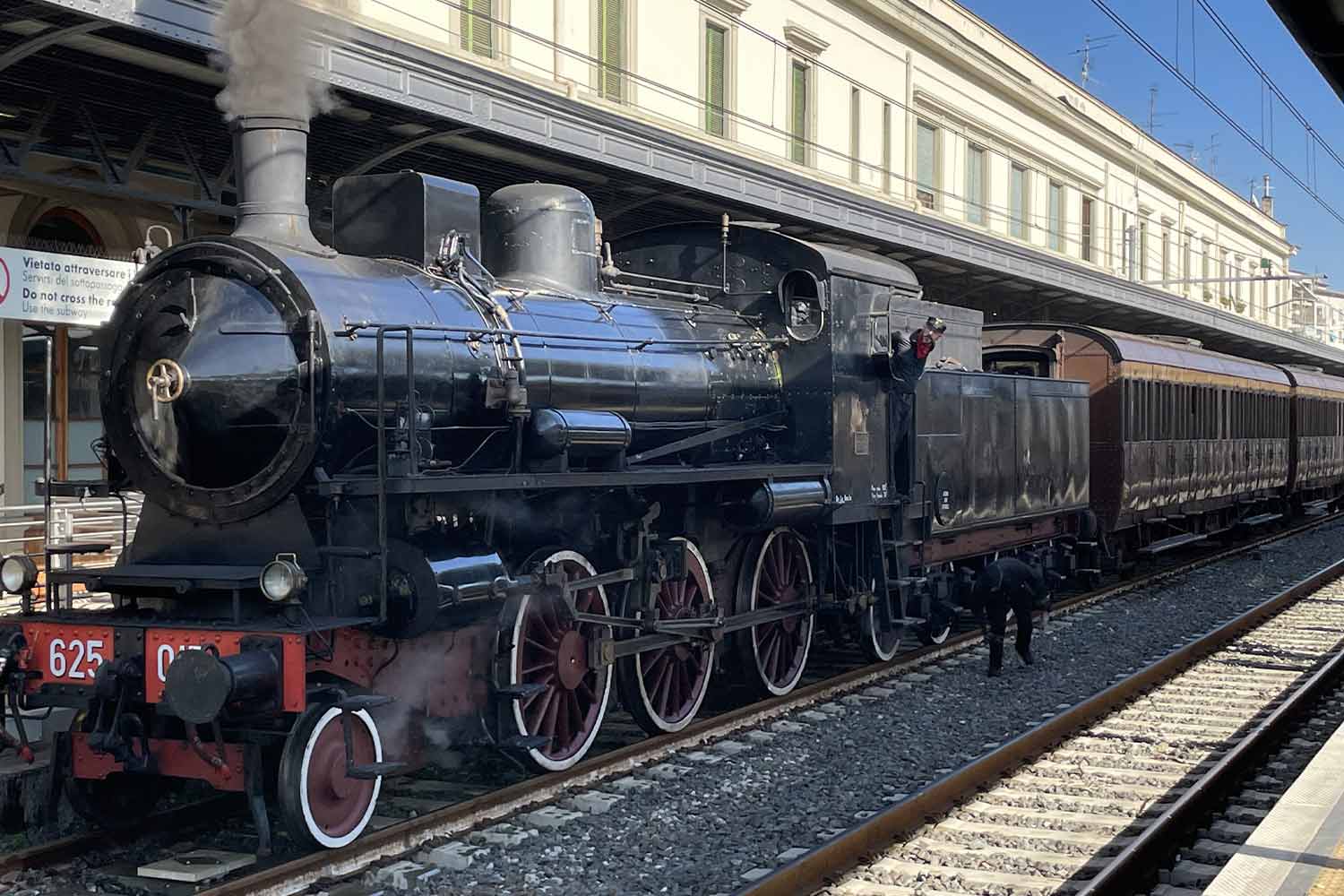 1.	La locomotiva a vapore Sampierdarena, la prima a percorrere la Porrettana il 2 novembre 1864.