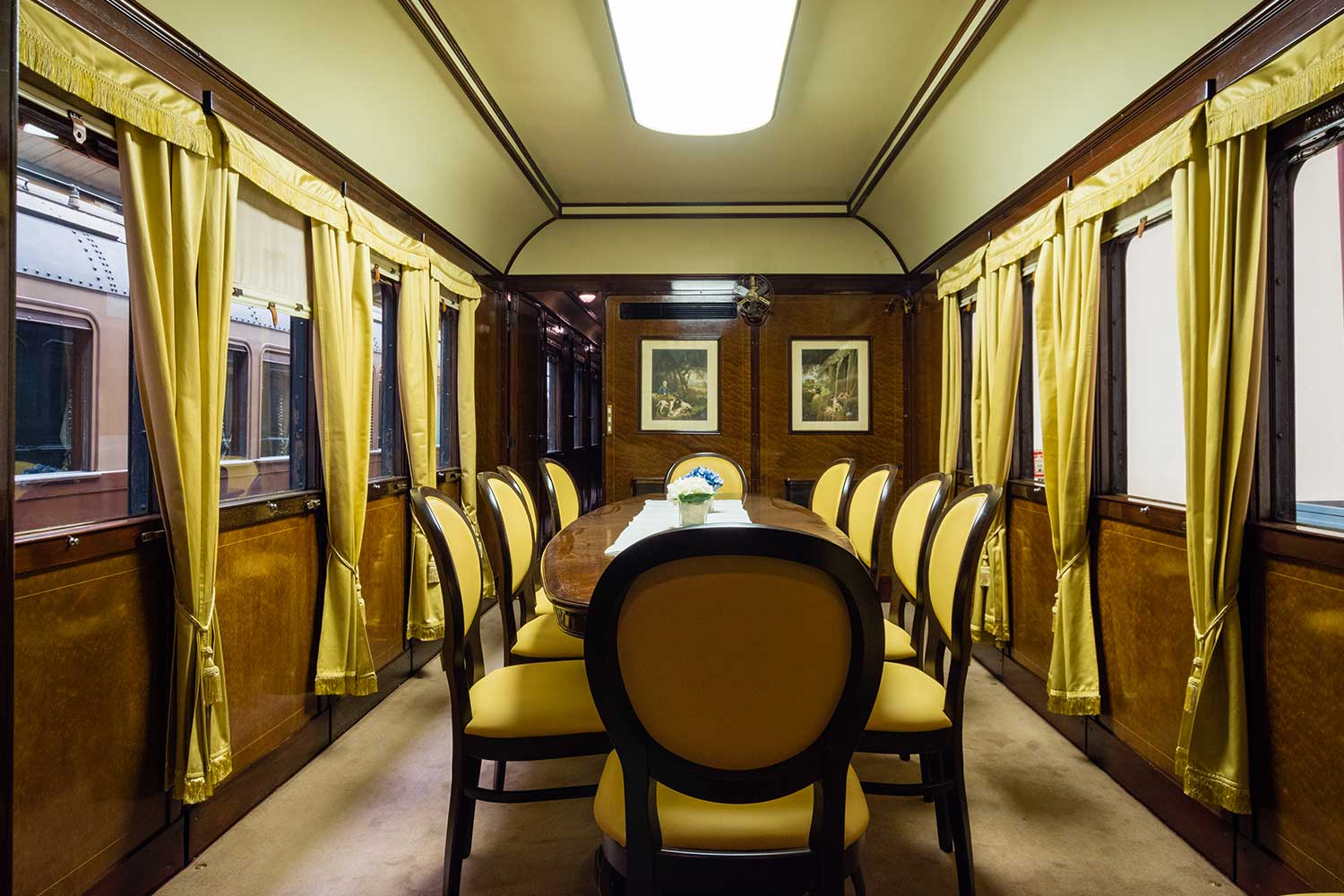 Il salotto della carrozza presidenziale Sz6     