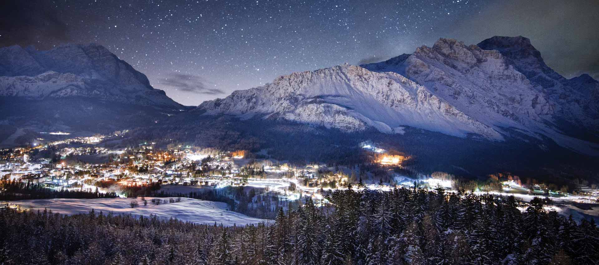 Cortina d'Ampezzo di sera