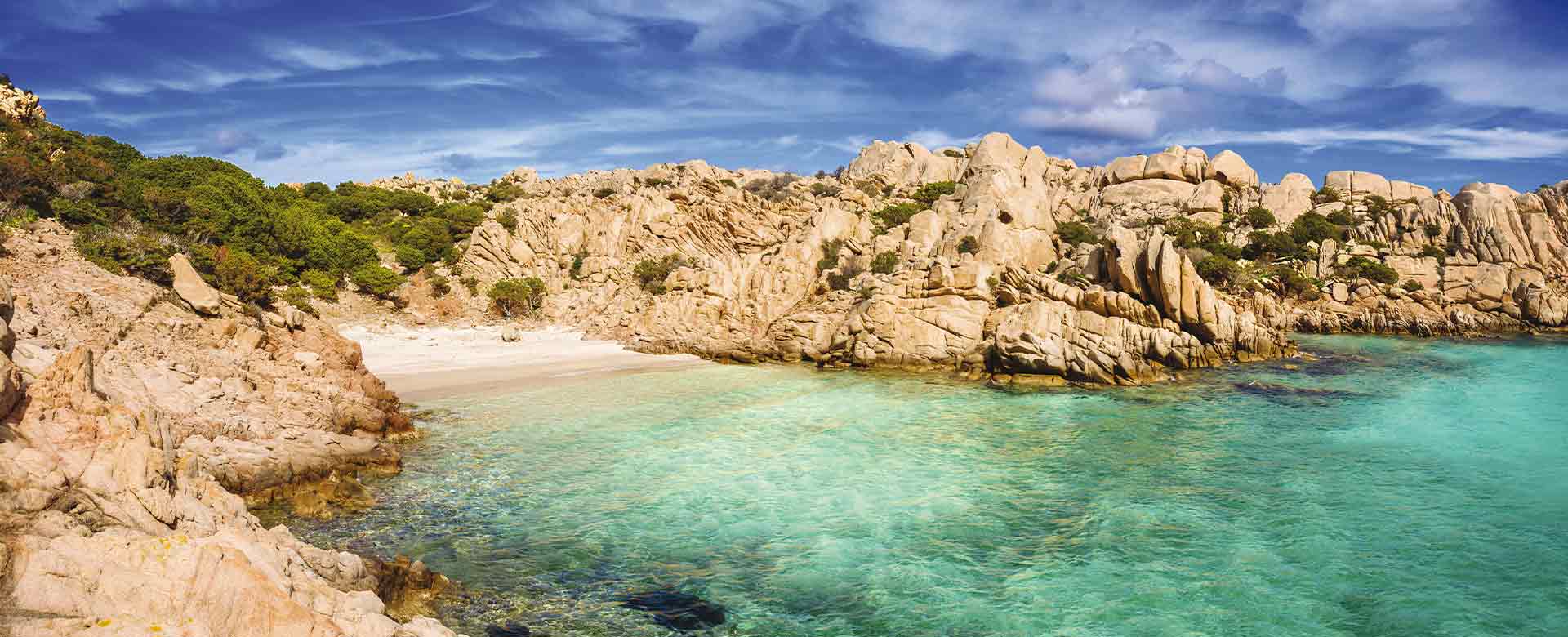 Foto di Cala Coticcio, nell’arcipelago della Maddalena (SS)