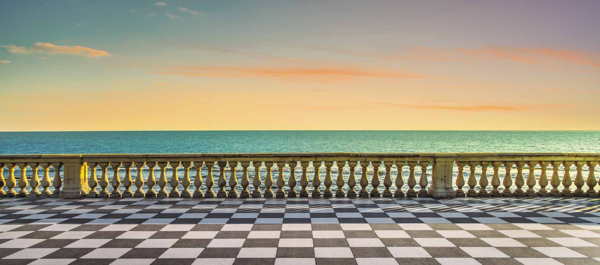 Immagine della Terrazza Mascagni, sul lungomare di Livorno