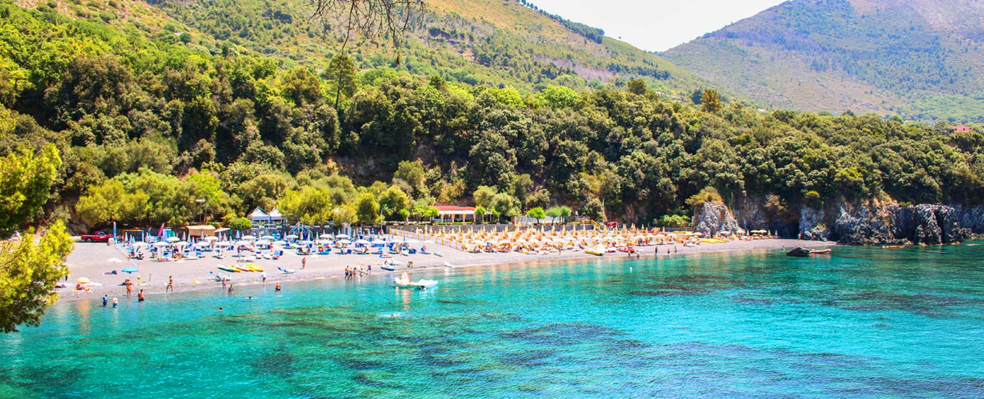 Ombrelloni sulla spiaggia