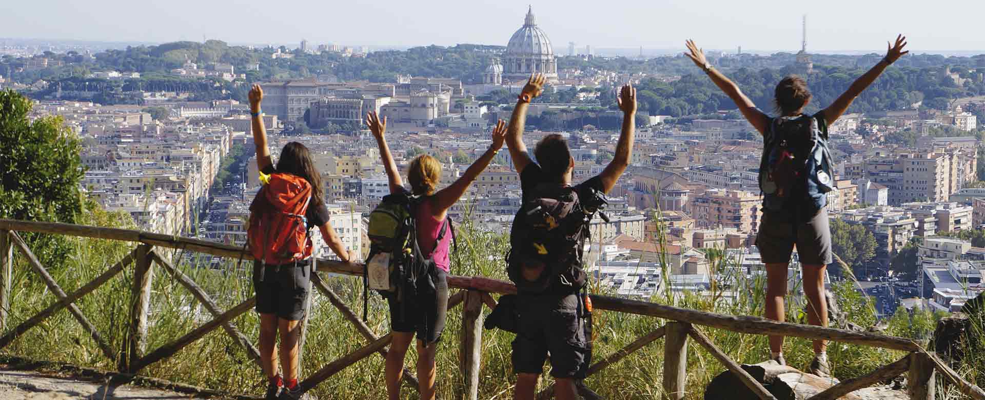 Immagine di pellegrini in arrivo a Roma ©Sloways