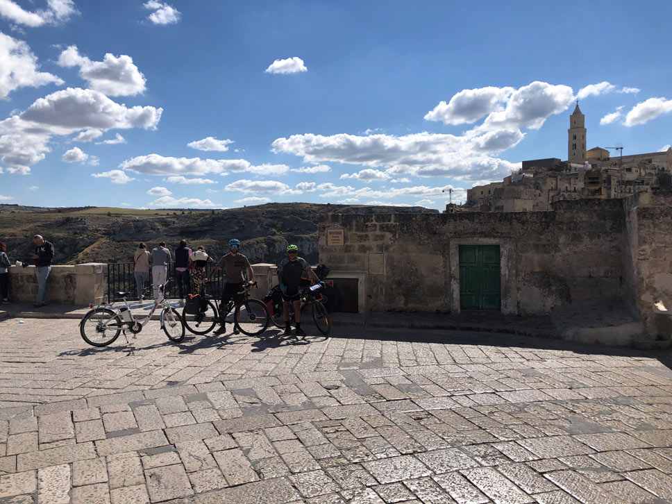 I cicloamatori della Cicloturistica Tre Mari a Matera