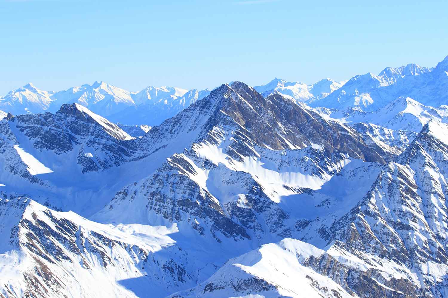 Cime delle Alpi ricoperte di neve, Valle d'Aosta