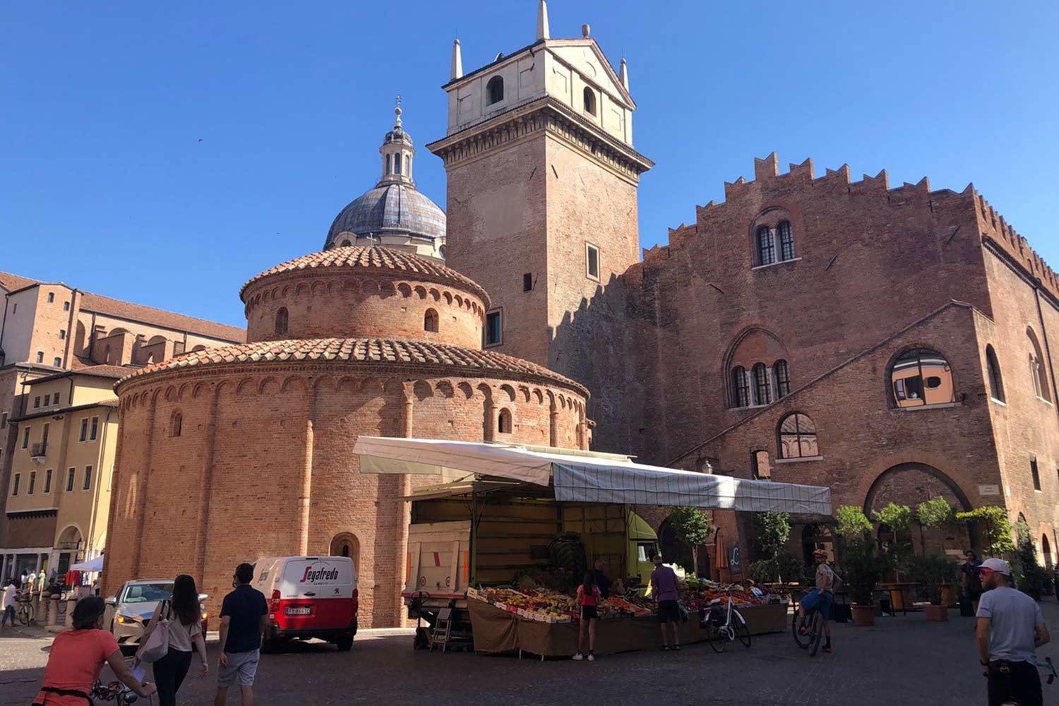 Mantova, piazza delle Erbe
