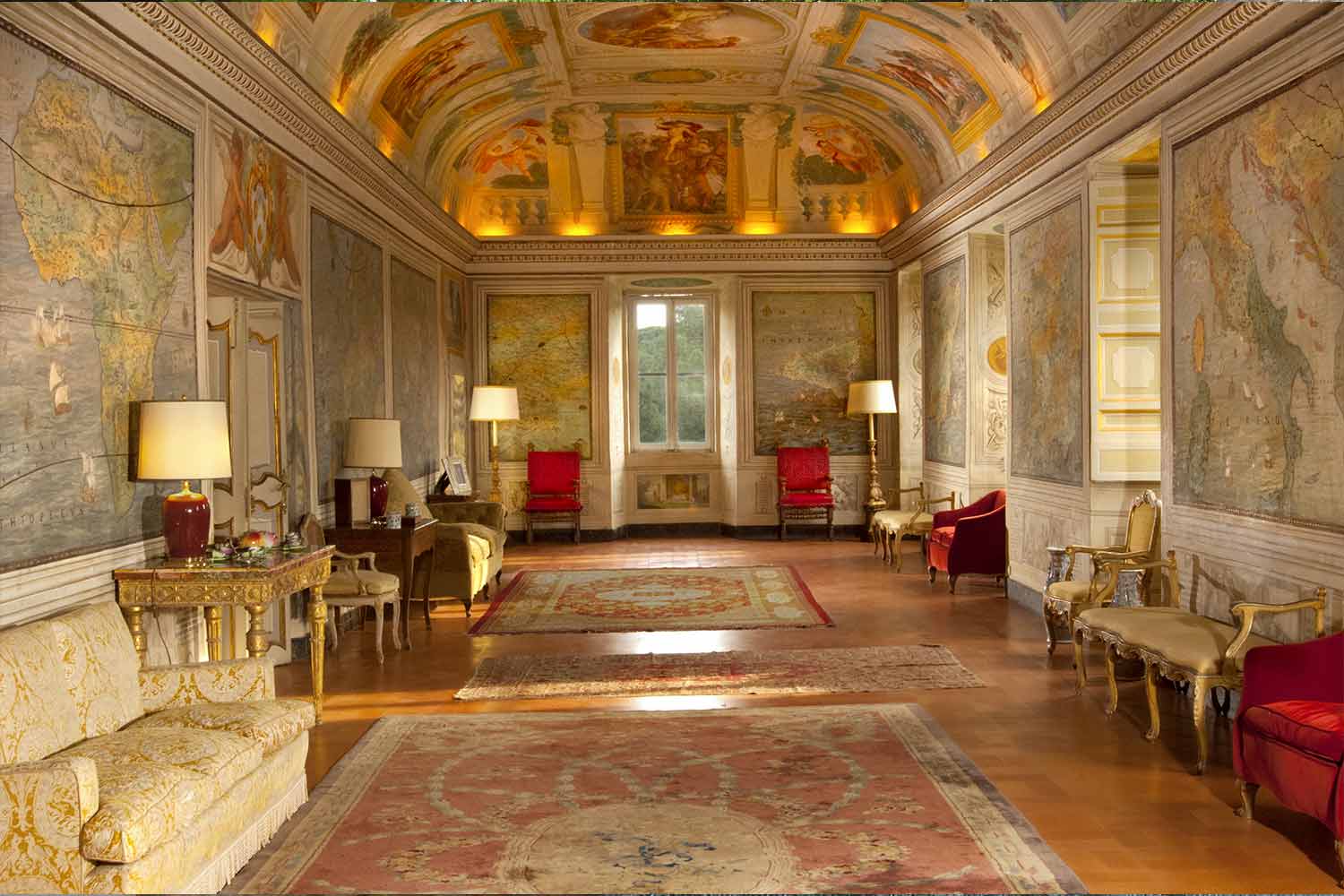 La Galleria delle carte geografiche, nel Castello Chigi