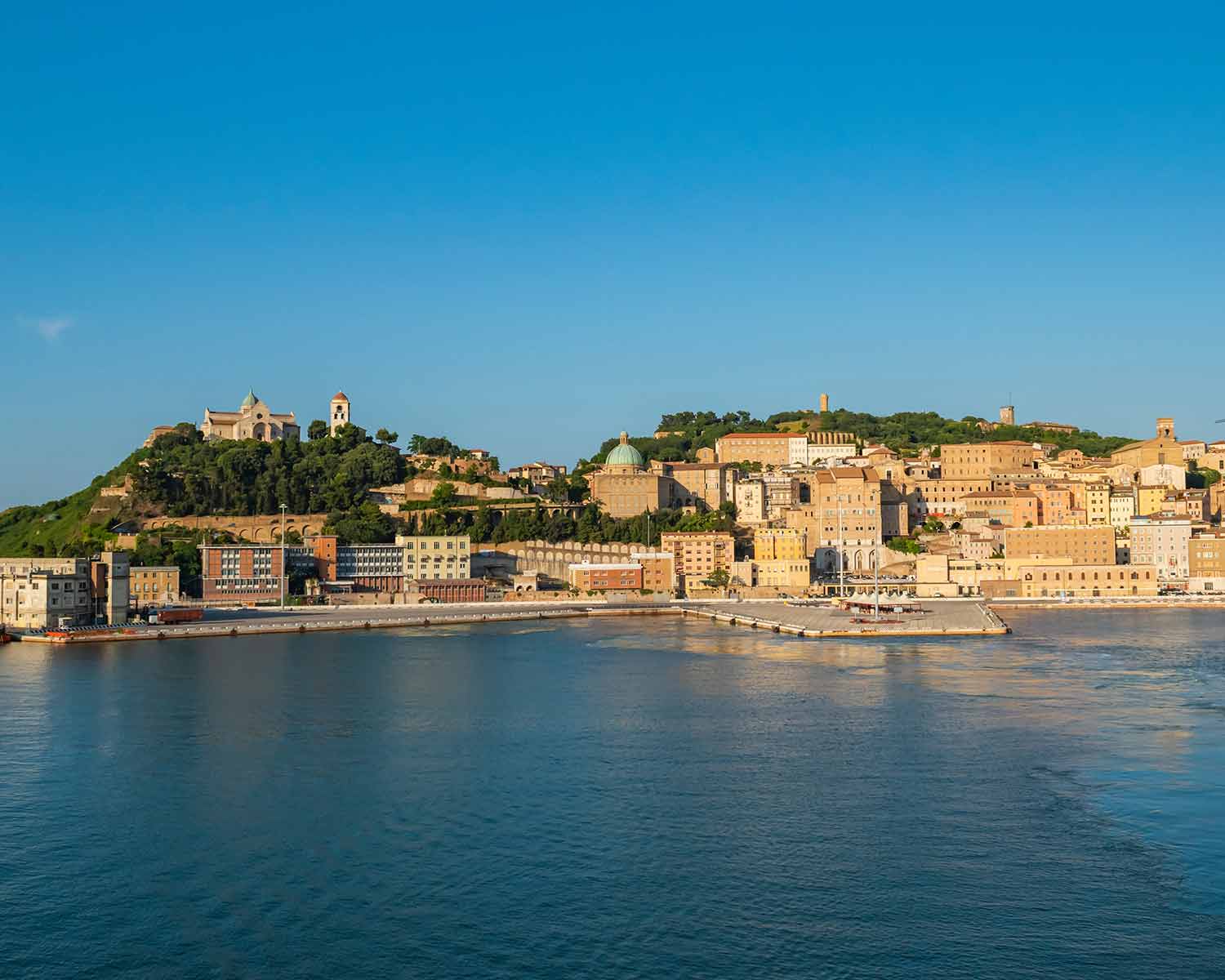 Veduta del porto di Ancona