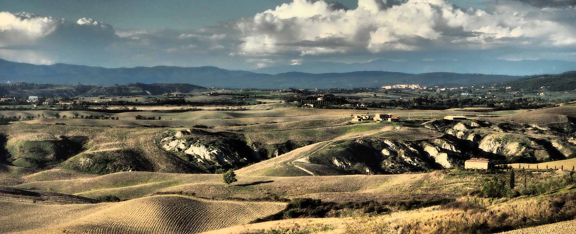 Panorama delle Crete Senesi dal Treno Natura