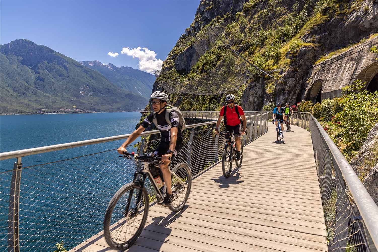 La pista ciclopedonale di Limone sul Garda (BS)