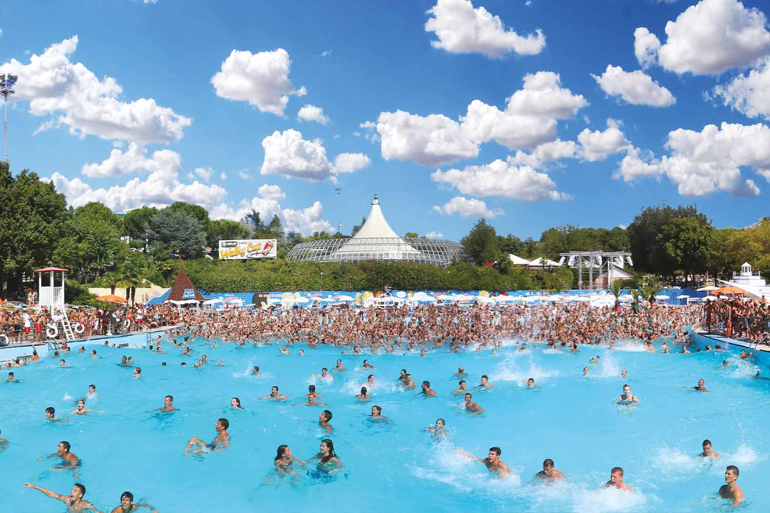 La piscina con le onde dell’Aquafan di Riccione (Rimini)