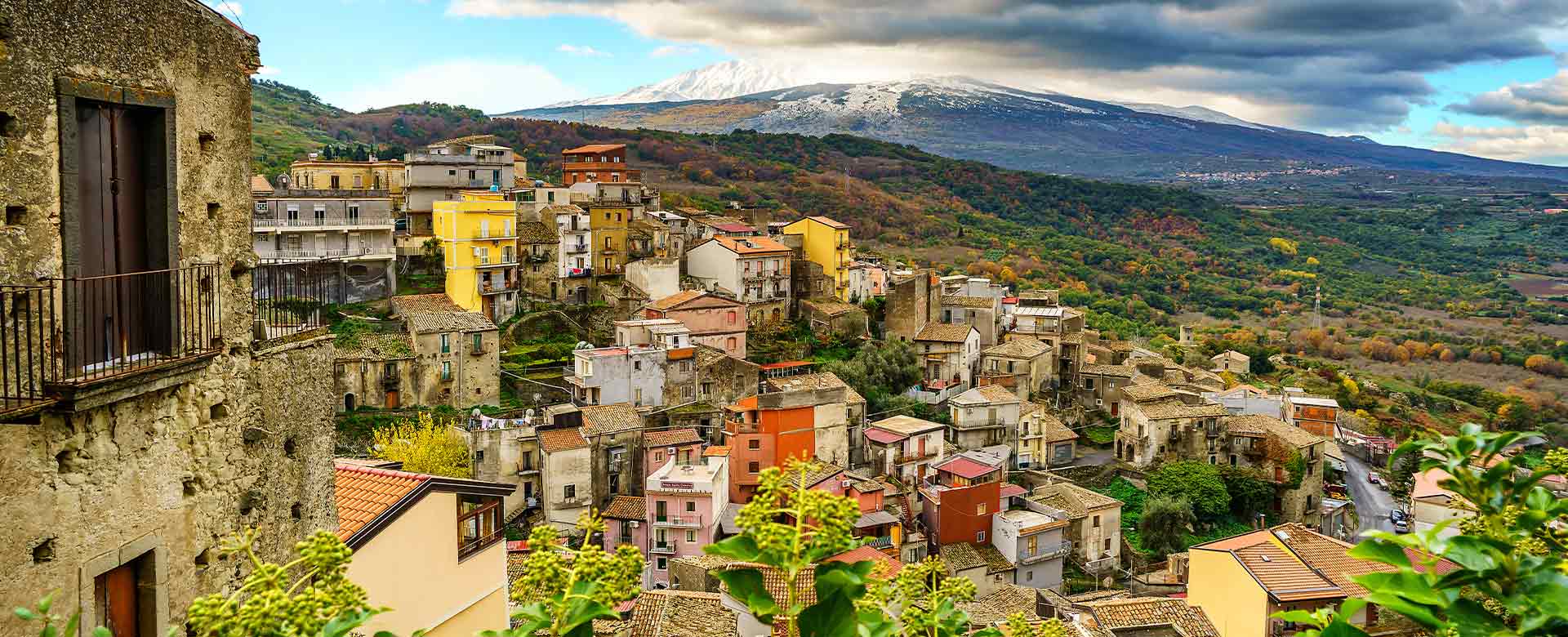 Paese visto dall'alto (Foto Castiglione di Sicilia, Sicilia © Marcus Facciola/AdobeStock)
