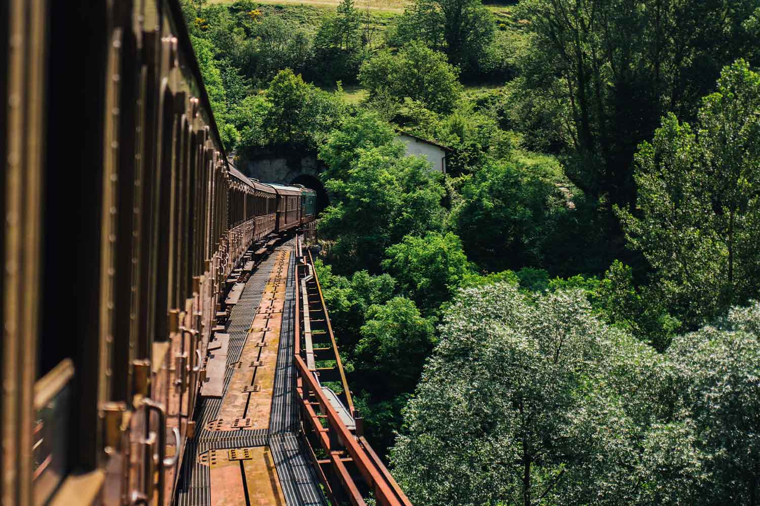 Paesaggio attraversato dal Treno di Dante © Il Treno di Dante s.r.l.