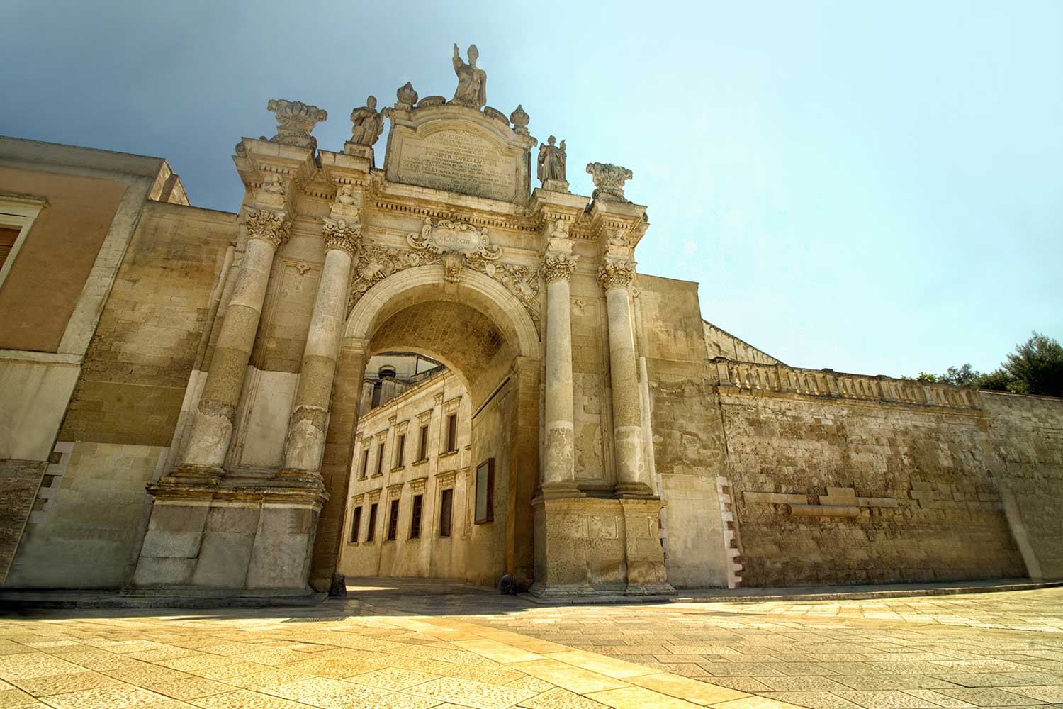 lecce,  porta centro storico