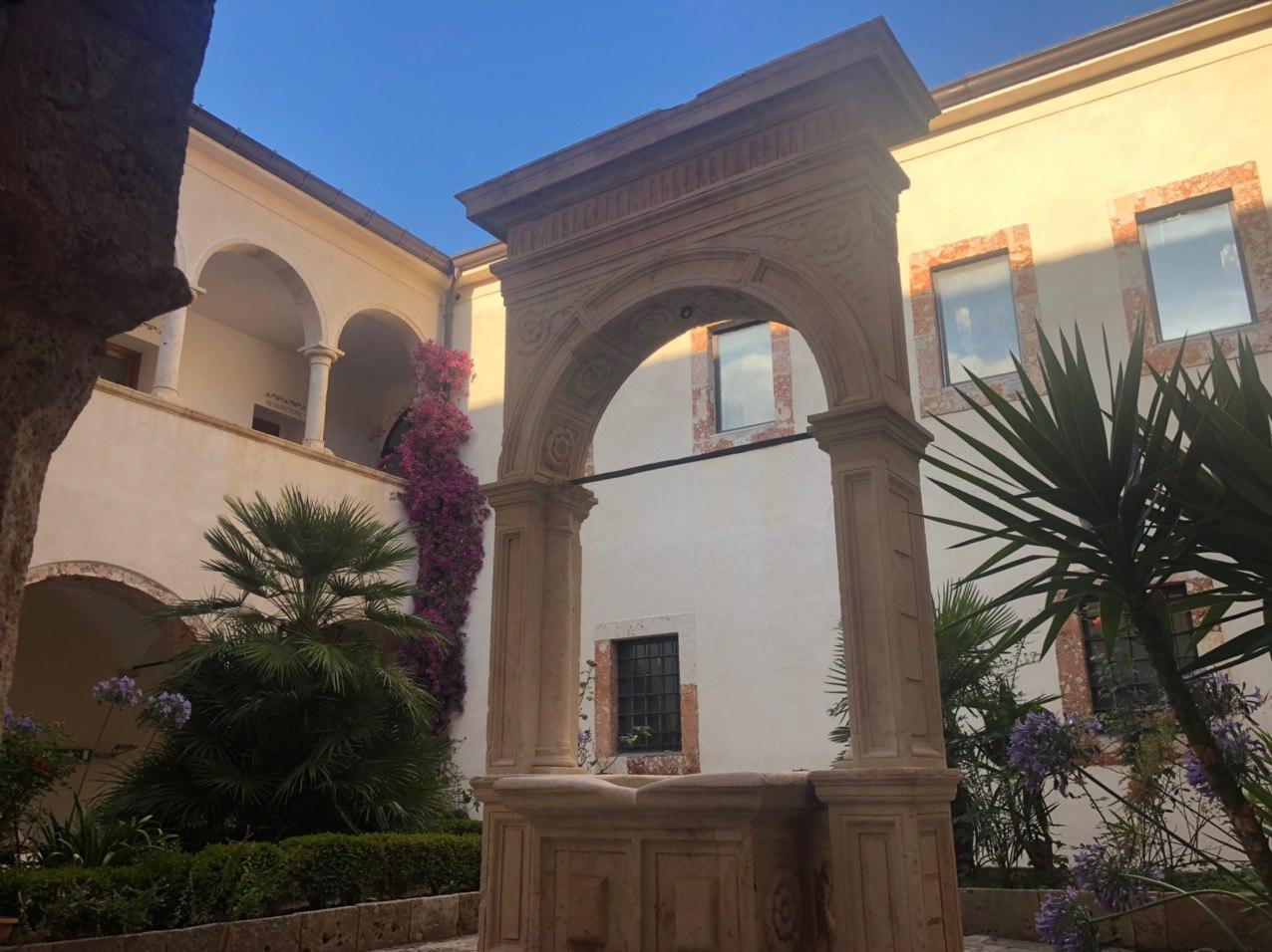 Chiostro di Santa Maria di Stignano