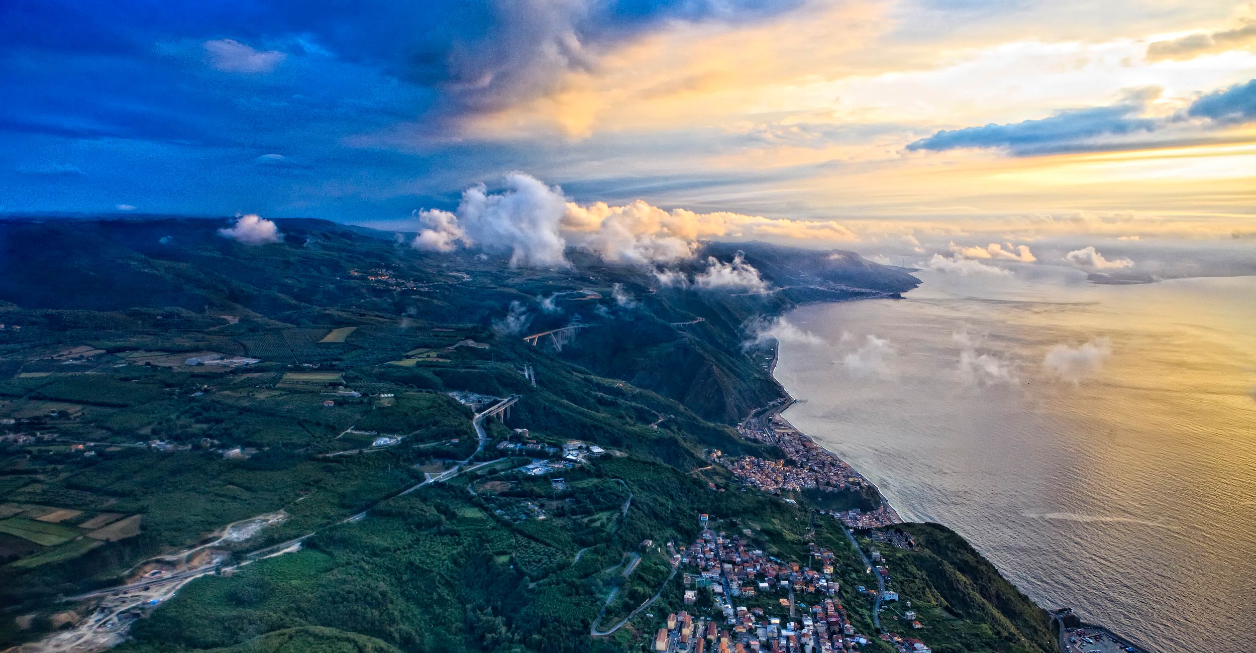 La Costa Viola (RC) e l'imbocco dello Stretto di Messina